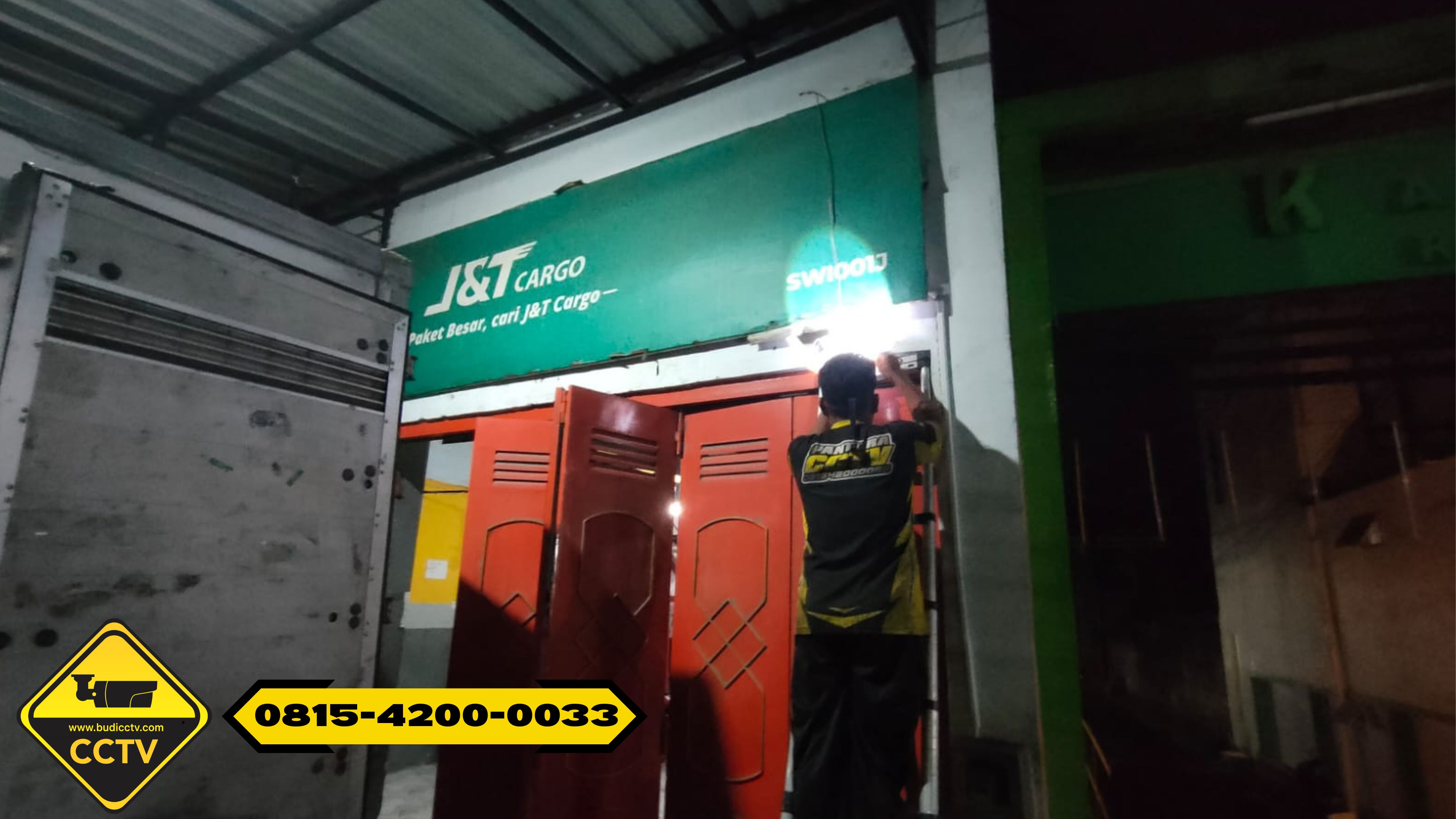 Pemasangan CCTV Hikvision 4 Channel Smart Hybrid Light 2MP di J&amp;T Kota Cirebon